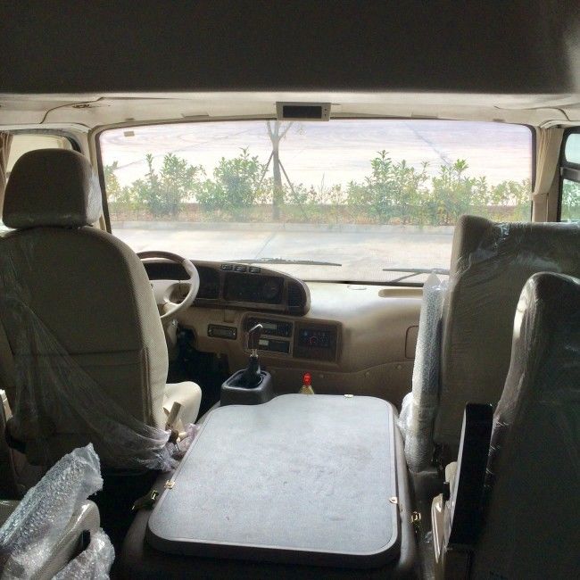 Ônibus Coaster de Transporte a Diesel de 7m e 25 Lugares com Emissão Euro 4 e Suspensão por Feixe de Molas