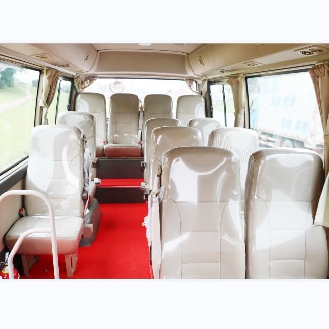 Ônibus da pousa-copos de 25 Seater com sistema do entretenimento do motor diesel DVD e assentos altos-para trás